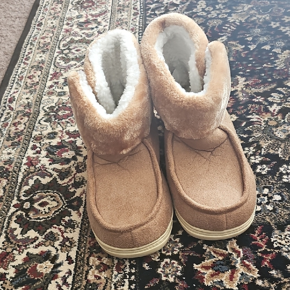 Source Unknown Tan Moccasins with Cream Lining